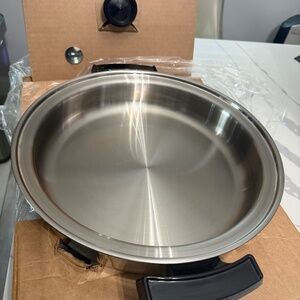 NEW Lifetime Stainless Steel 12 in Liquid Core Electric Oil Core Skillet